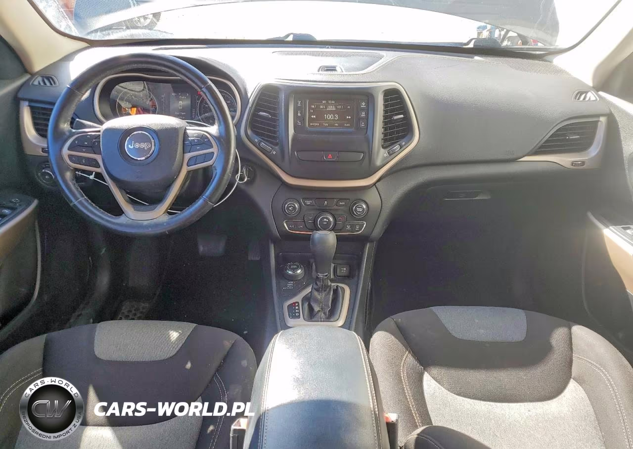 2018 Jeep Cherokee Latitude VIN:1C4PJMCB2JD529783 - 8