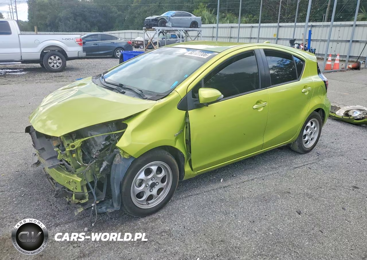 2015 Toyota Prius C Two VIN:JTDKDTB39F1091732 - 1