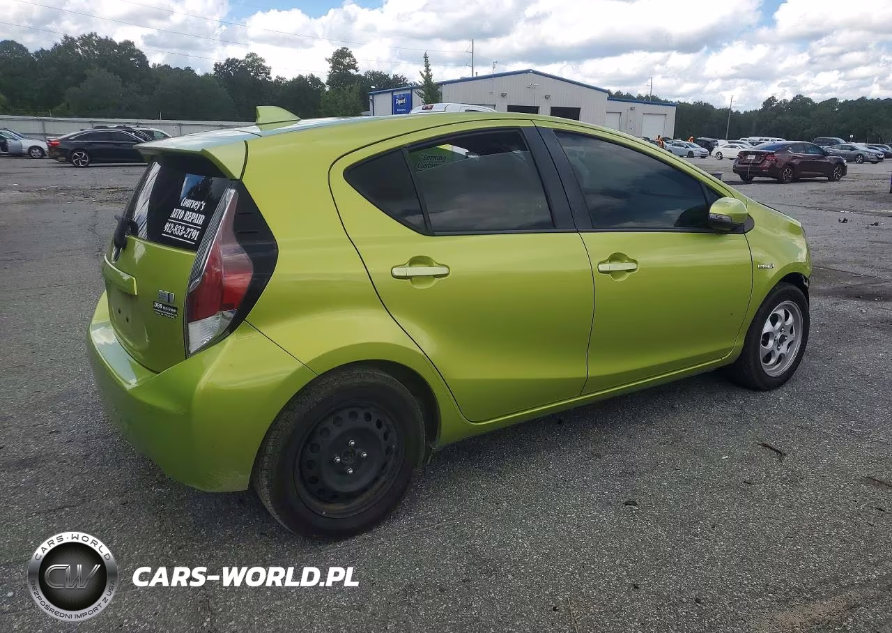 2015 Toyota Prius C Two VIN:JTDKDTB39F1091732 - 3