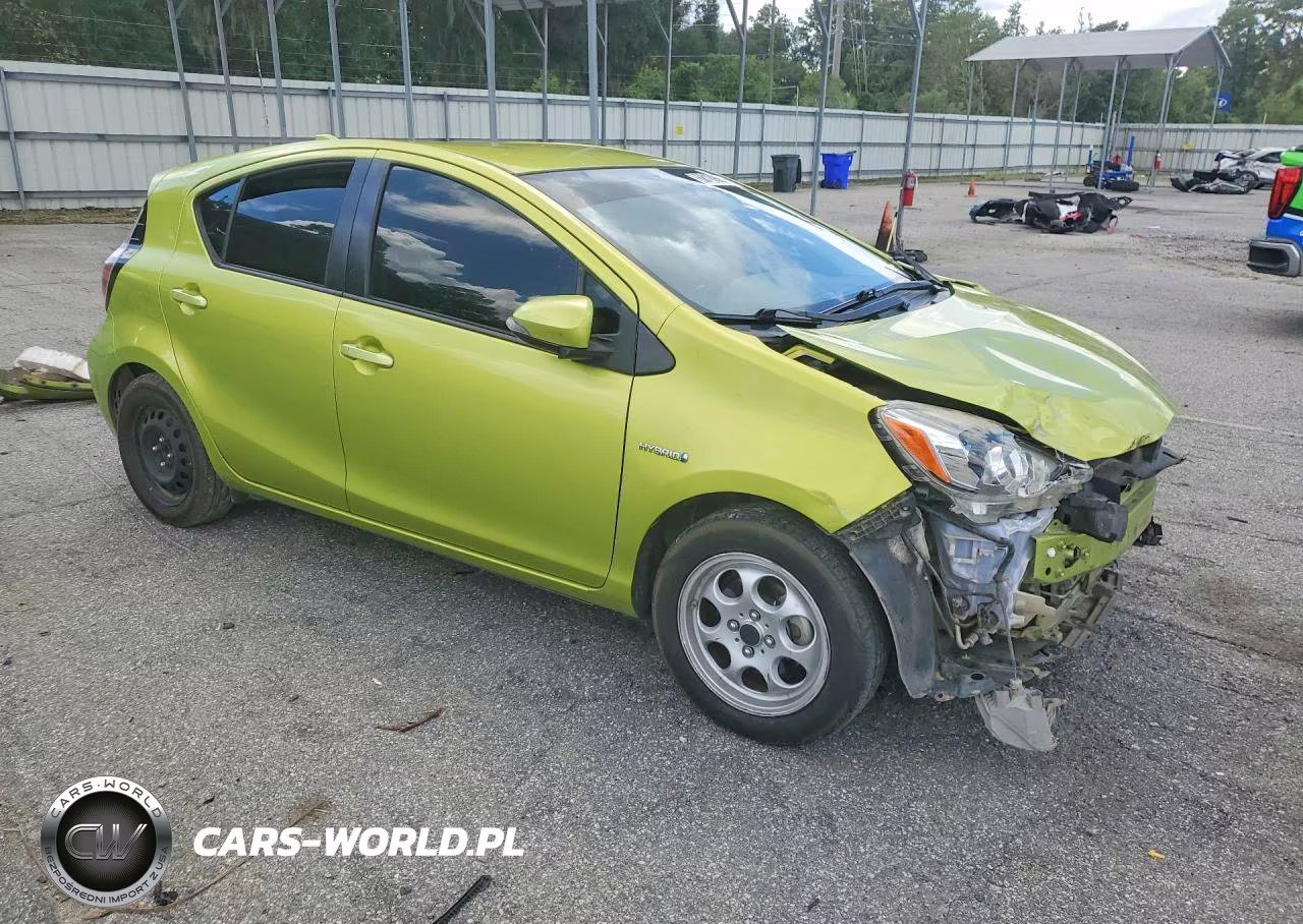 2015 Toyota Prius C Two VIN:JTDKDTB39F1091732 - 4