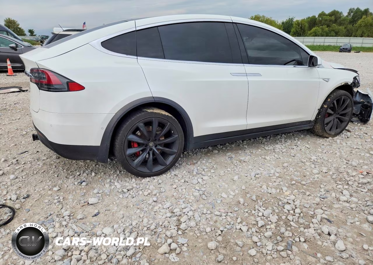 2016 Tesla Model X VIN:5YJXCBE41GFS00247 - 3