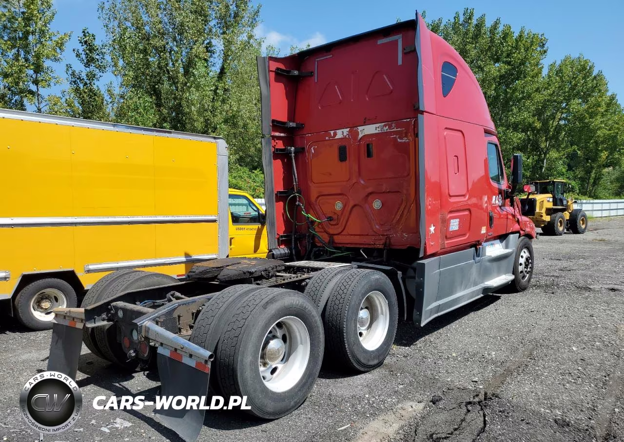 2015 Freightliner Cascadia Semi Truck VIN:3AKJGLD59FSFP6944 - 4