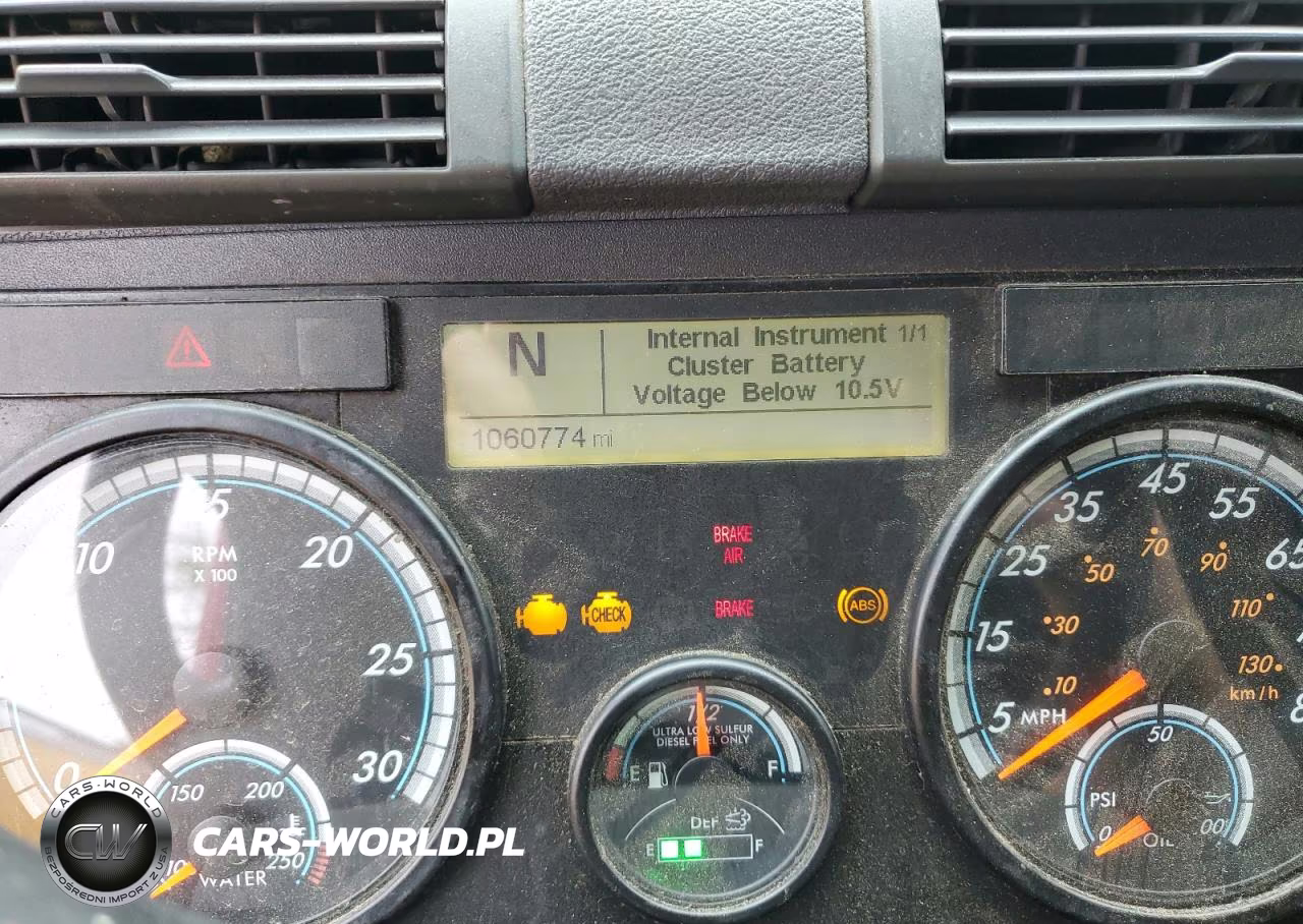 2015 Freightliner Cascadia Semi Truck VIN:3AKJGLD59FSFP6944 - 8
