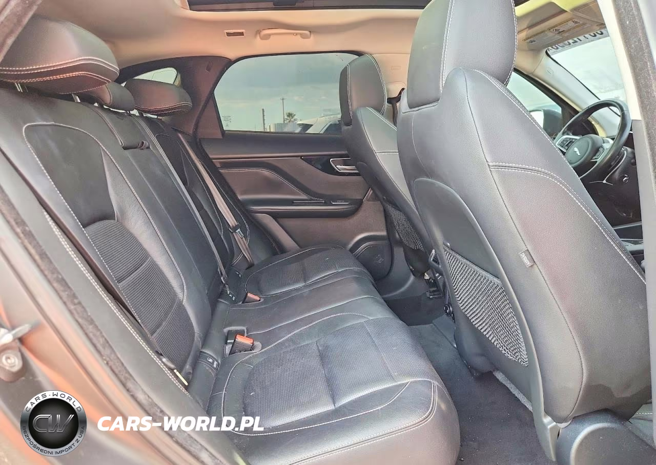 2017 Jaguar F-Pace R - Sport VIN:SADCL2BV1HA883268 - 11