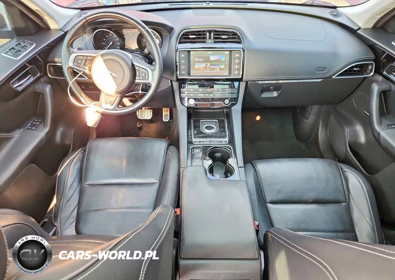 2017 Jaguar F-Pace R - Sport VIN:SADCL2BV1HA883268 - 8