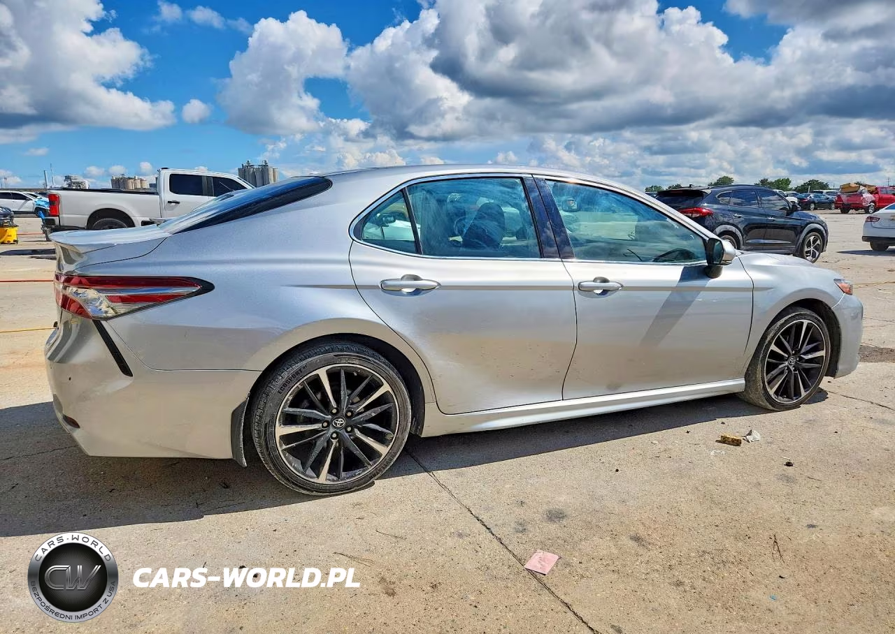 2018 Toyota Camry Xse VIN:4T1B61HK2JU106863 - 3