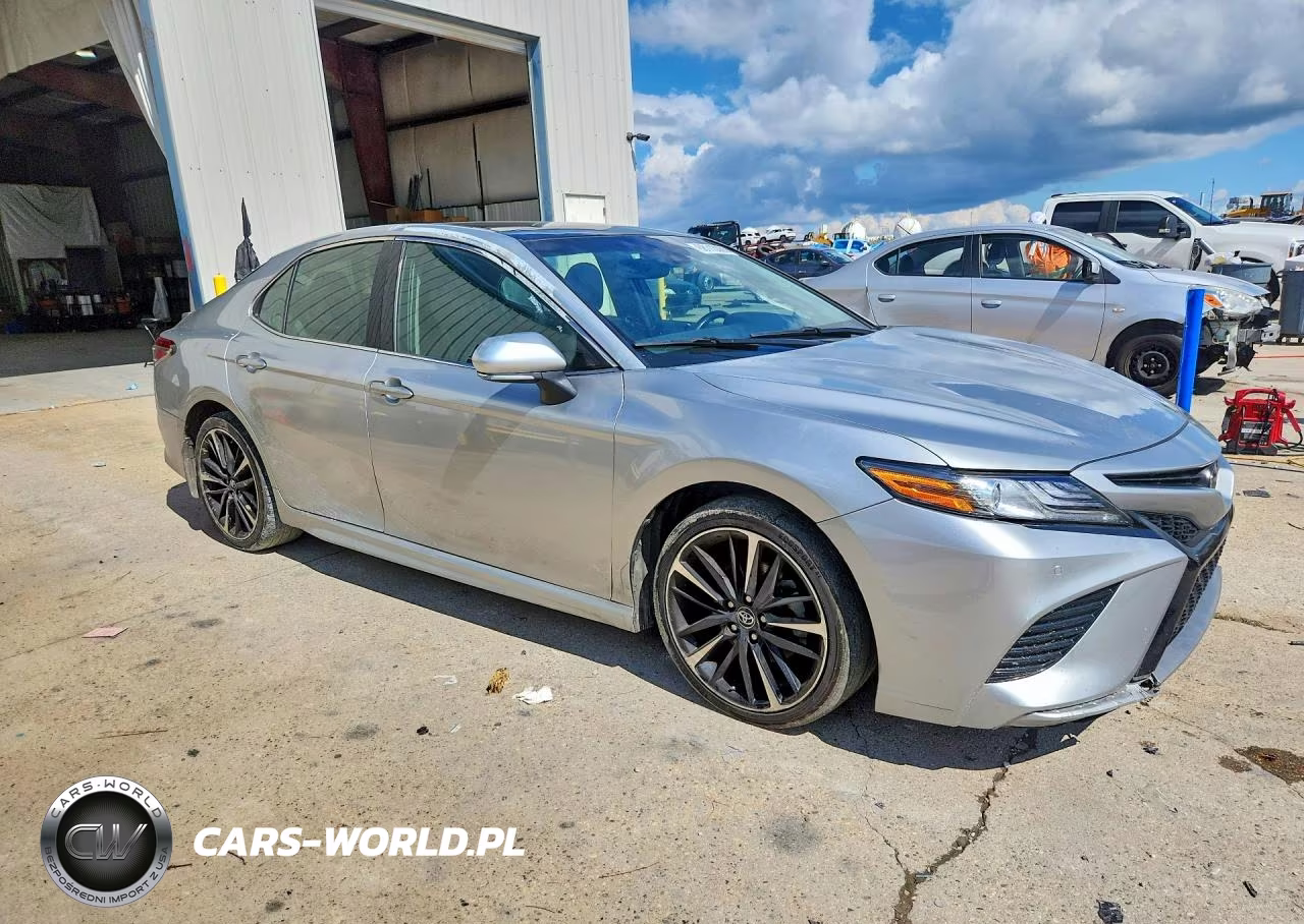 2018 Toyota Camry Xse VIN:4T1B61HK2JU106863 - 4