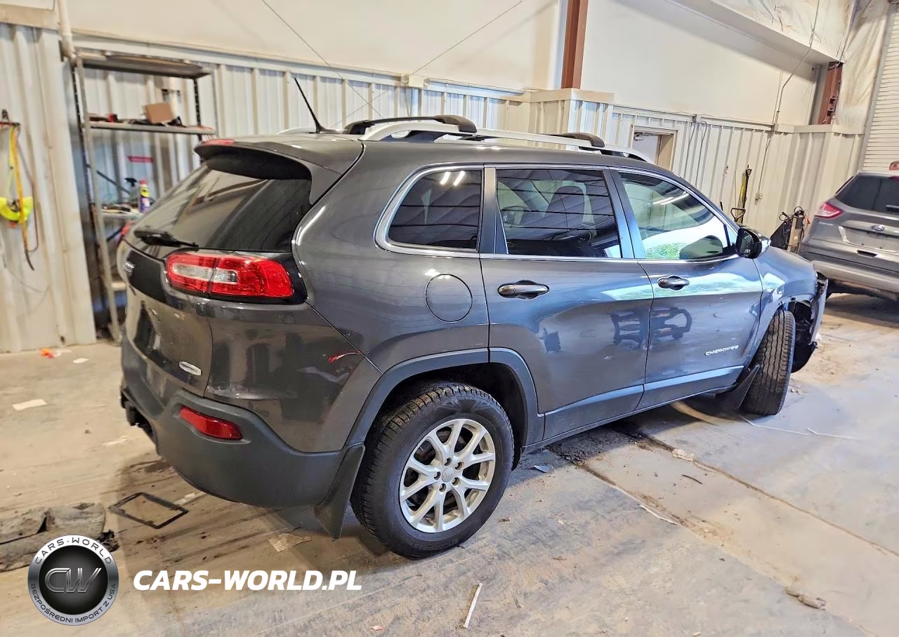 2015 Jeep Cherokee Latitude VIN:1C4PJMCB0FW675515 - 3