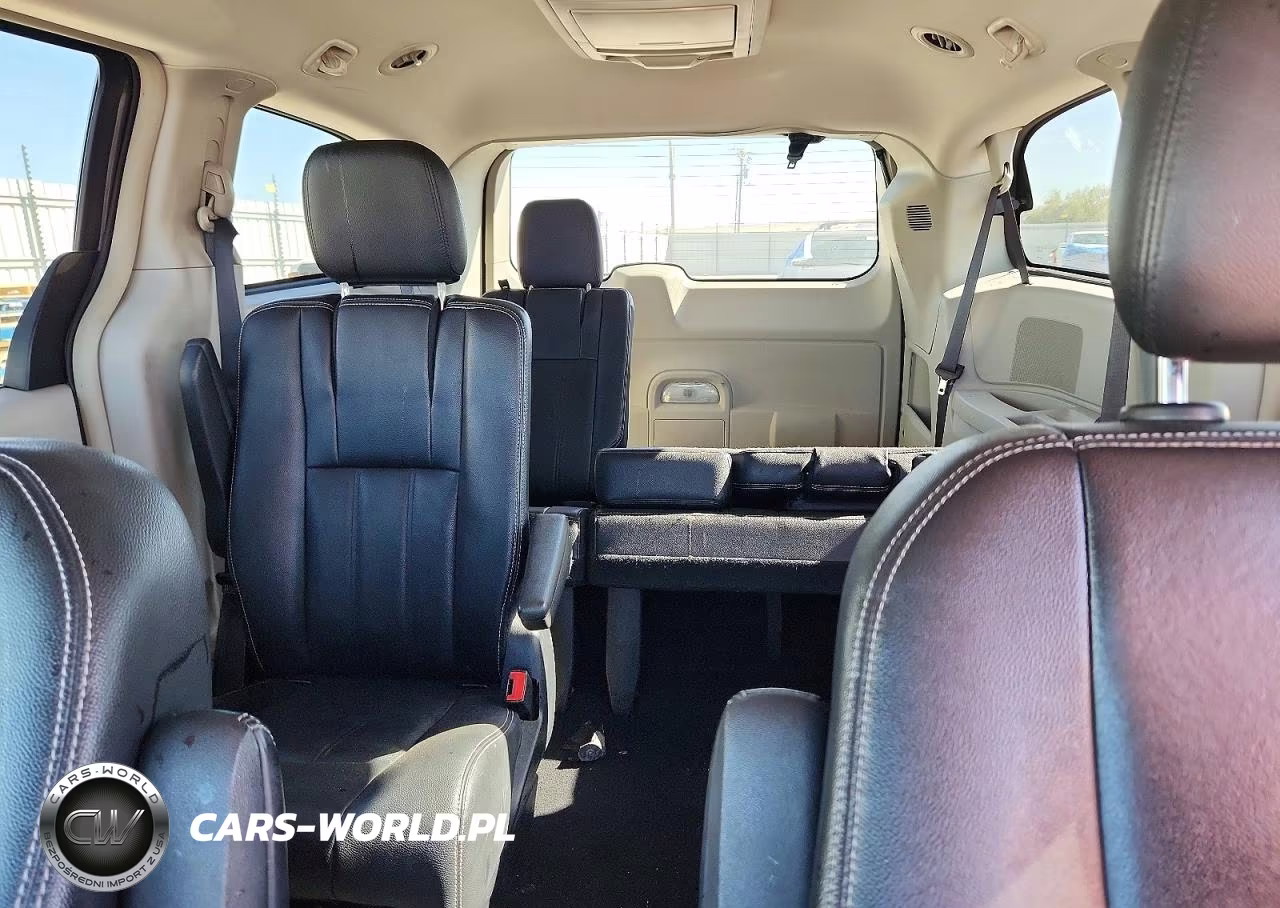 2016 Chrysler Town & Country Touring VIN:2C4RC1BG6GR301418 - 10