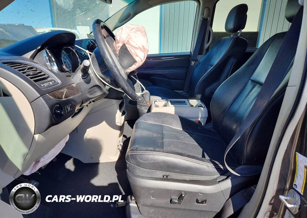 2016 Chrysler Town & Country Touring VIN:2C4RC1BG6GR301418 - 7