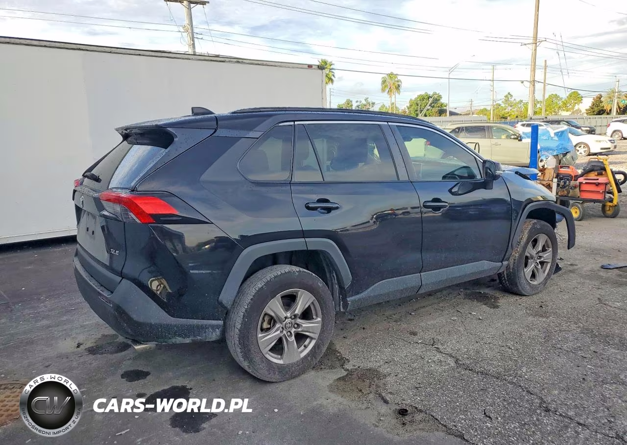 2023 Toyota Rav4 Xle VIN:2T3W1RFV3PC216916 - 3