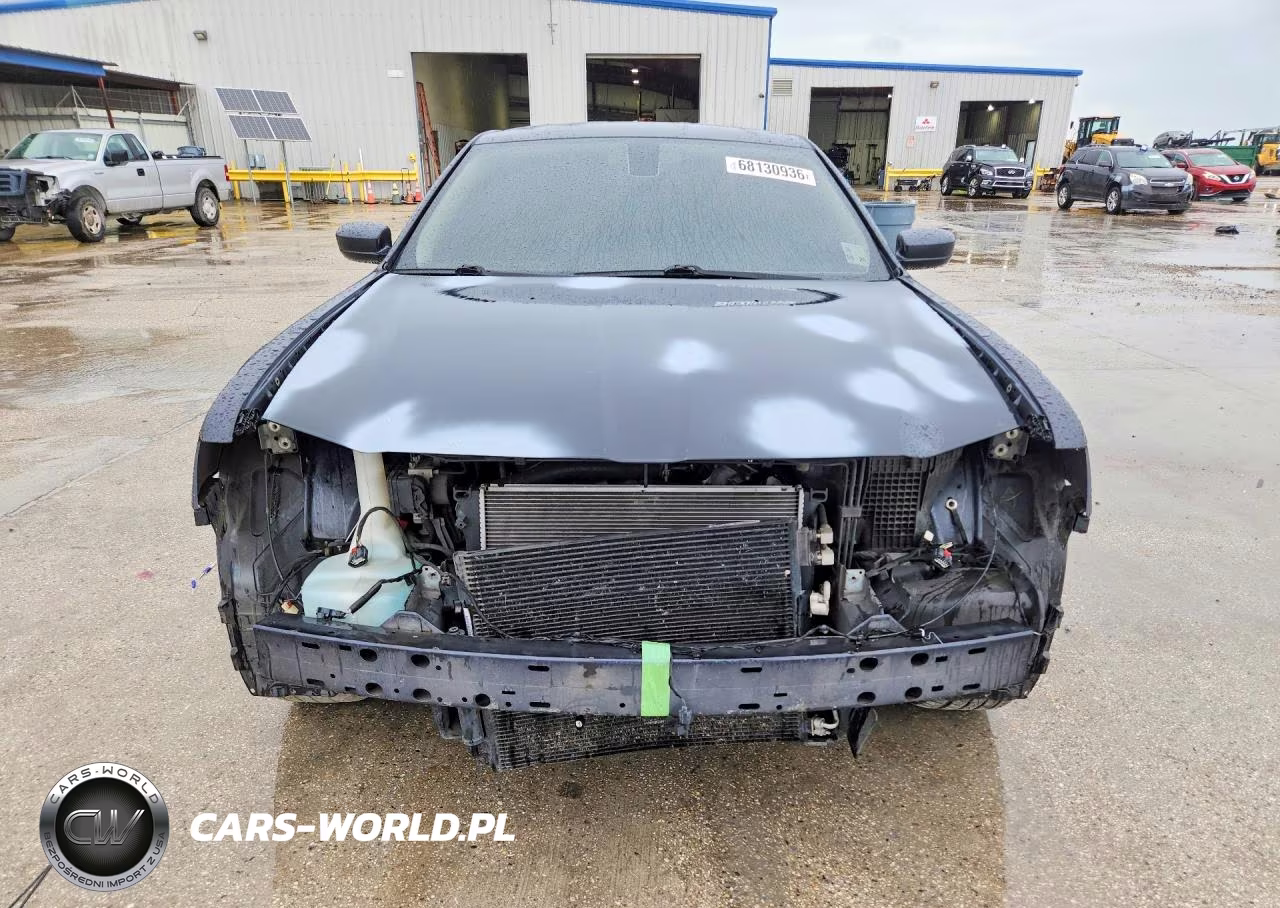 2018 Chrysler 300 Touring VIN:2C3CCARG6JH231643 - 5