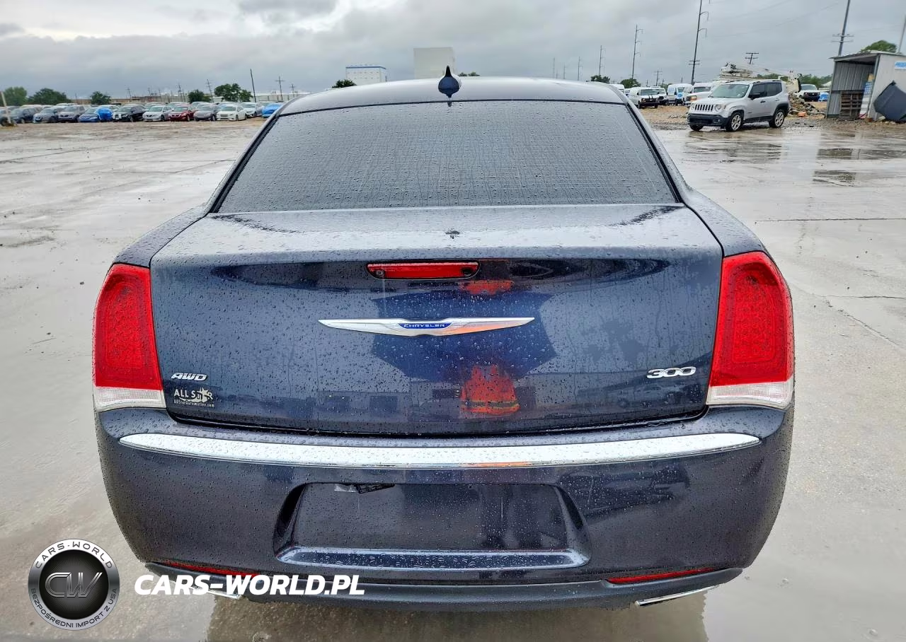 2018 Chrysler 300 Touring VIN:2C3CCARG6JH231643 - 6