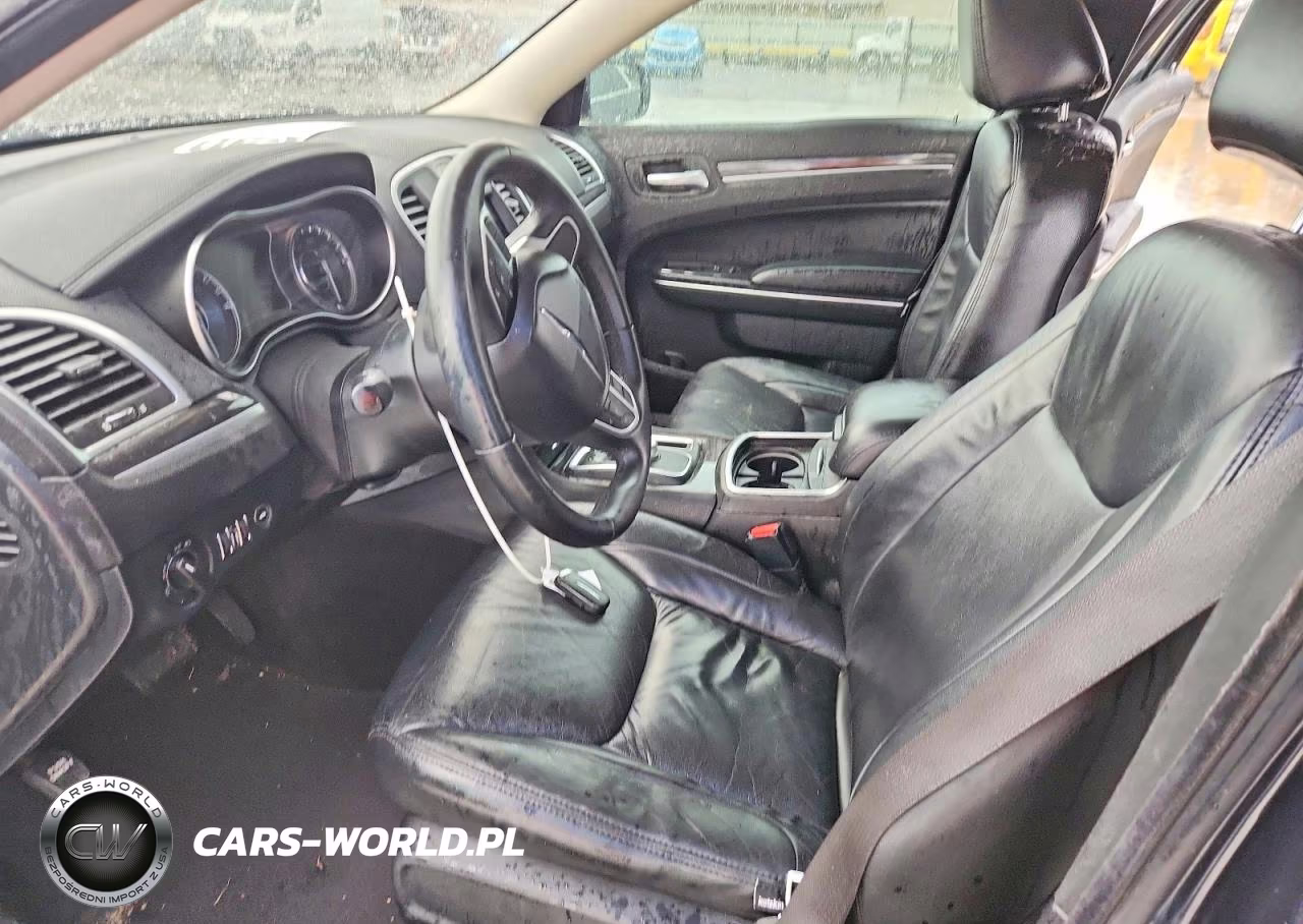 2018 Chrysler 300 Touring VIN:2C3CCARG6JH231643 - 7
