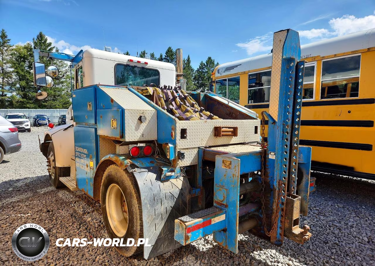 1999 Peterbilt 330 VIN:3WPNAD7X3XF486730 - 2