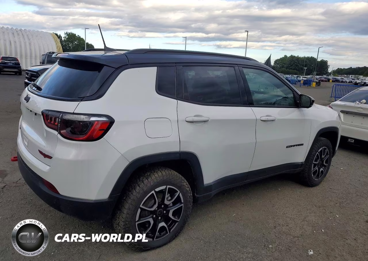 2025 Jeep Compass Trailhawk VIN:3C4NJDDN5ST564250 - 3