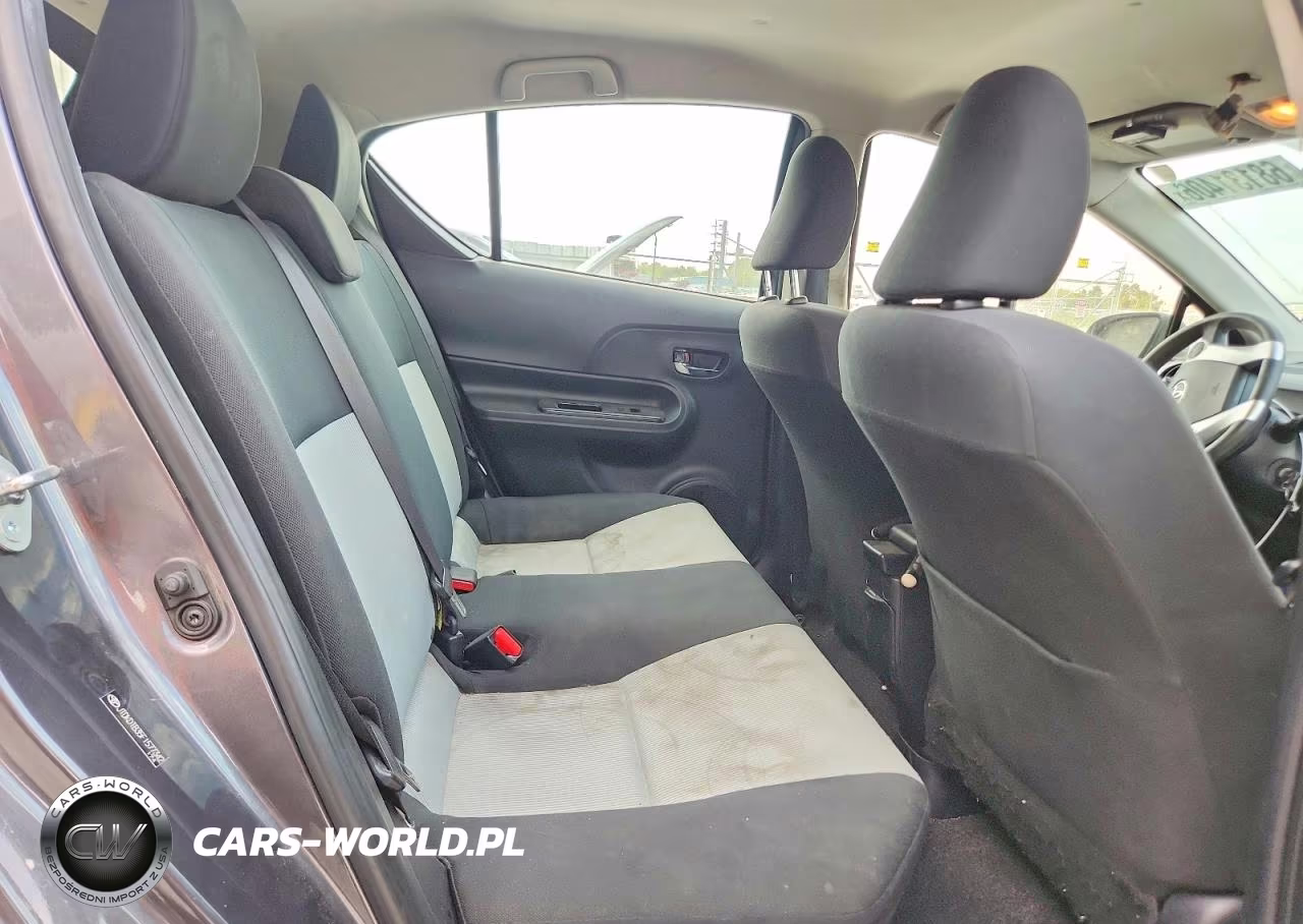 2015 Toyota Prius C Two VIN:JTDKDTB35F1577342 - 10