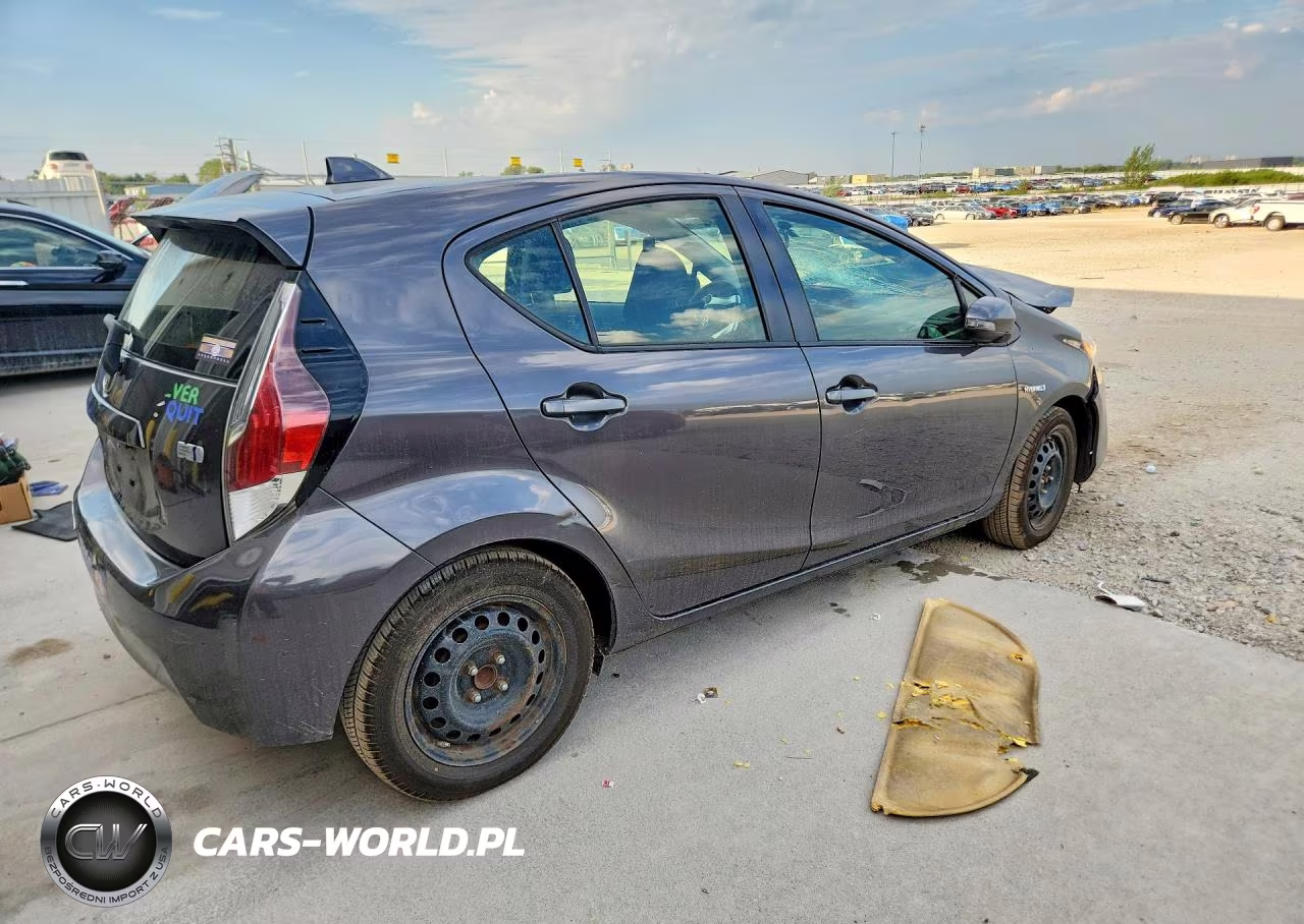 2015 Toyota Prius C Two VIN:JTDKDTB35F1577342 - 3