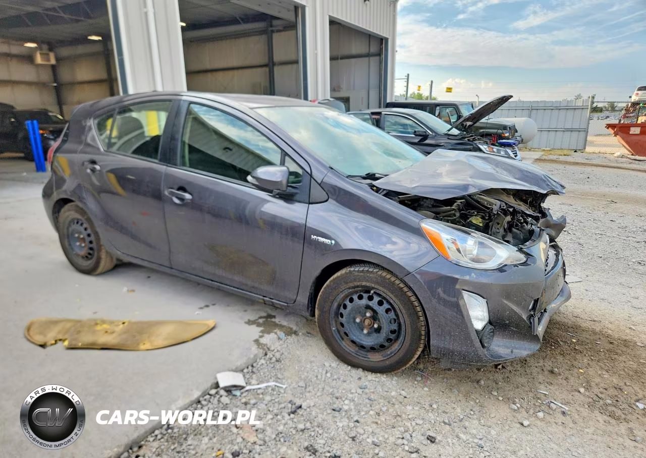 2015 Toyota Prius C Two VIN:JTDKDTB35F1577342 - 4