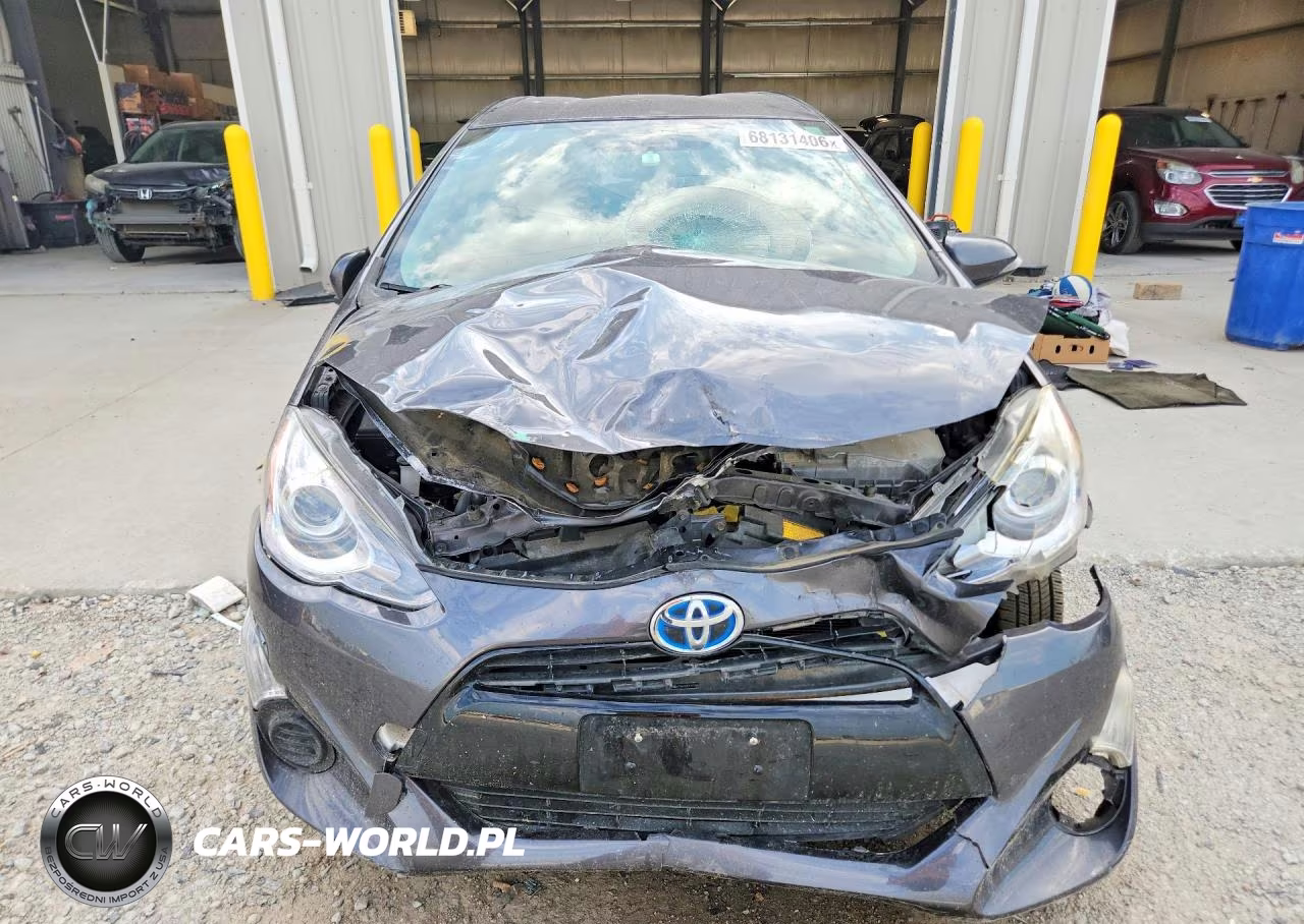 2015 Toyota Prius C Two VIN:JTDKDTB35F1577342 - 5