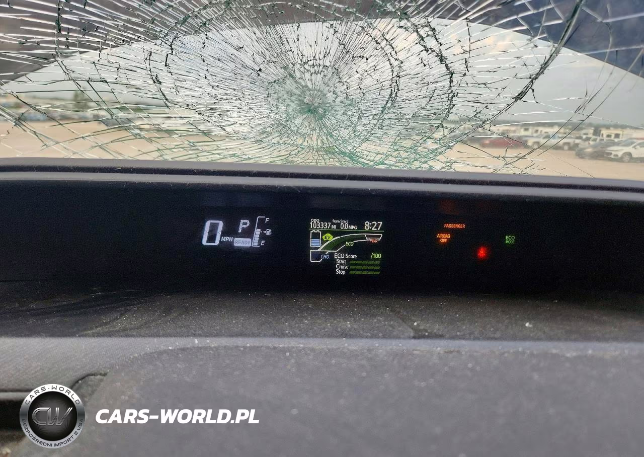 2015 Toyota Prius C Two VIN:JTDKDTB35F1577342 - 9