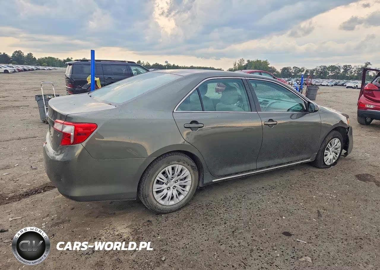 2014 Toyota Camry Le VIN:4T4BF1FK8ER363749 - 3