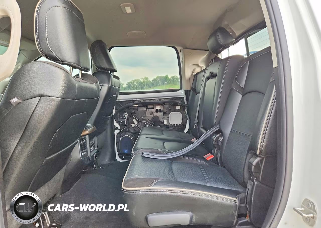 2024 Ram 2500 Laramie VIN:3C6UR5NL7RG141820 - 10