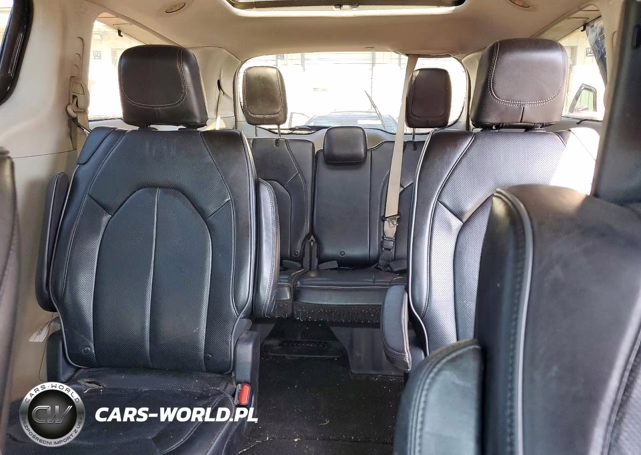 2018 Chrysler Pacifica Limited VIN:2C4RC1GG0JR251647 - 10