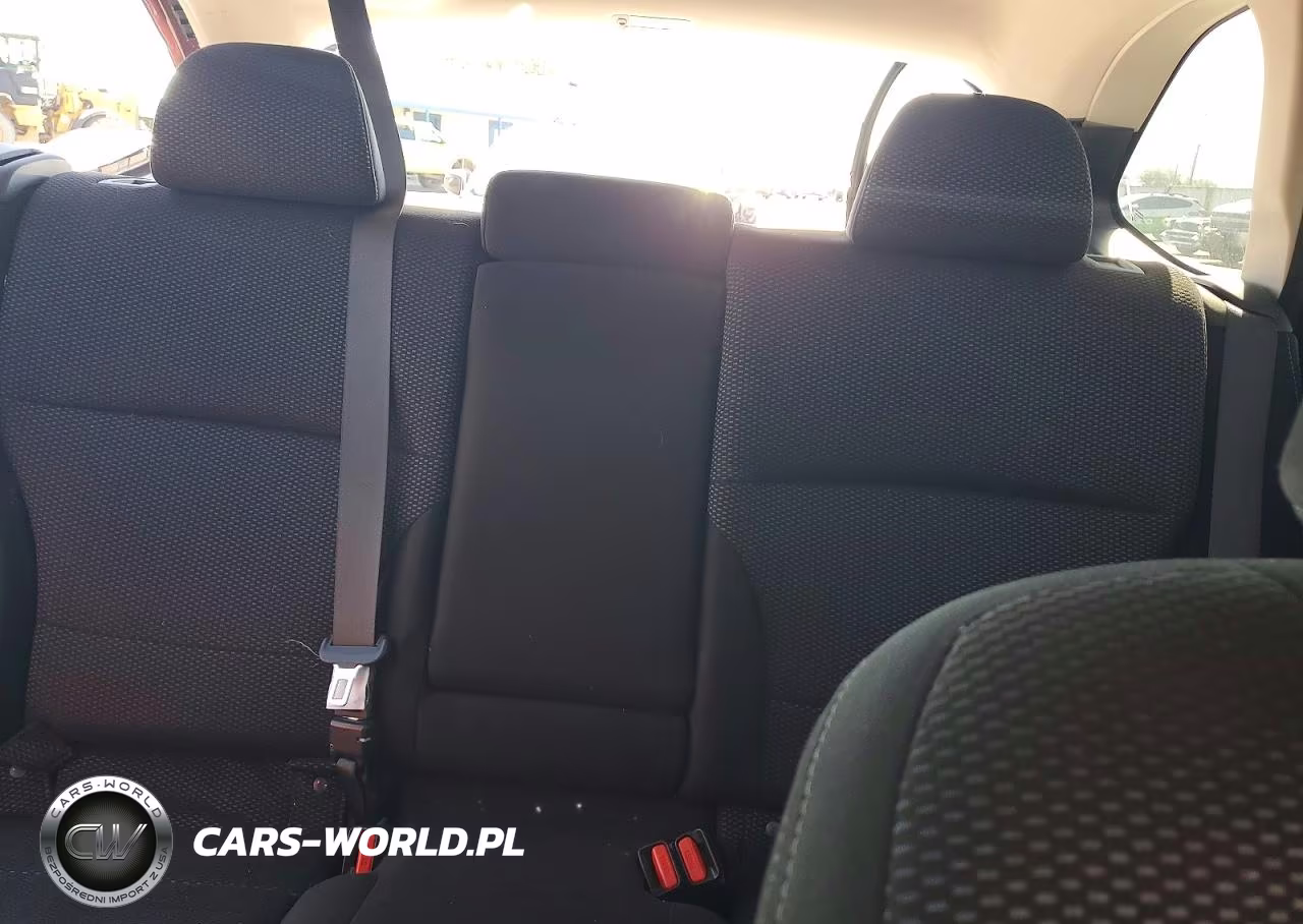 2018 Subaru Outback 2.5I Premium VIN:4S4BSAFC1J3204392 - 10