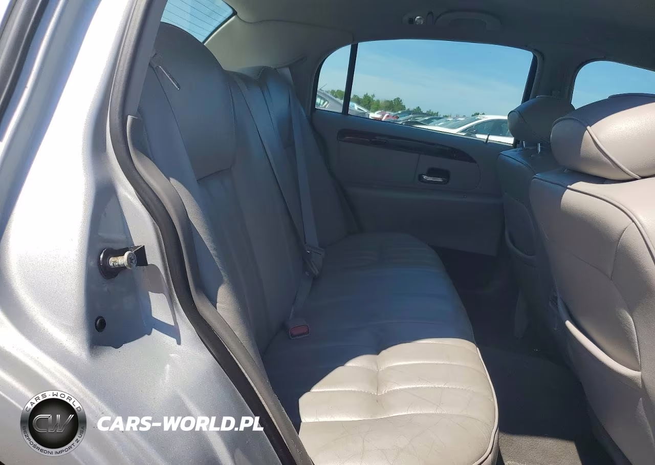 1998 Lincoln Town Car Executive VIN:1LNFM81W8WY727764 - 10