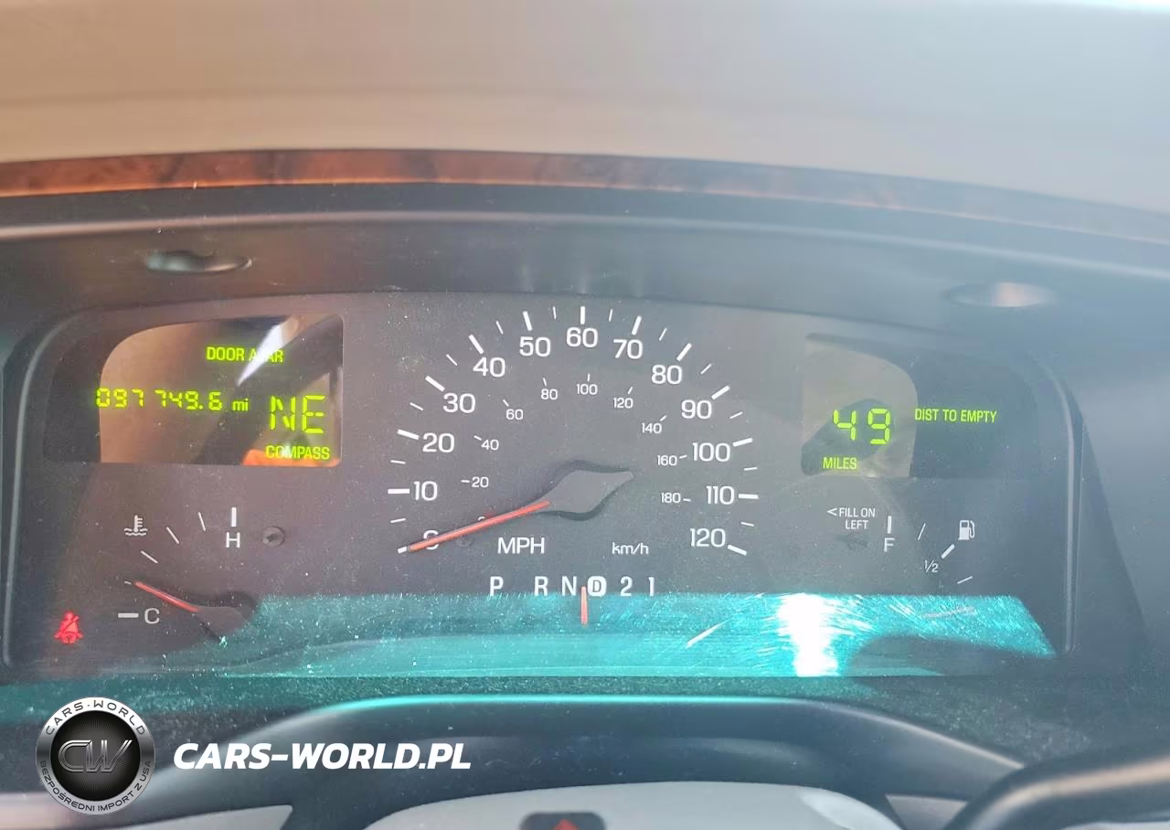 1998 Lincoln Town Car Executive VIN:1LNFM81W8WY727764 - 9