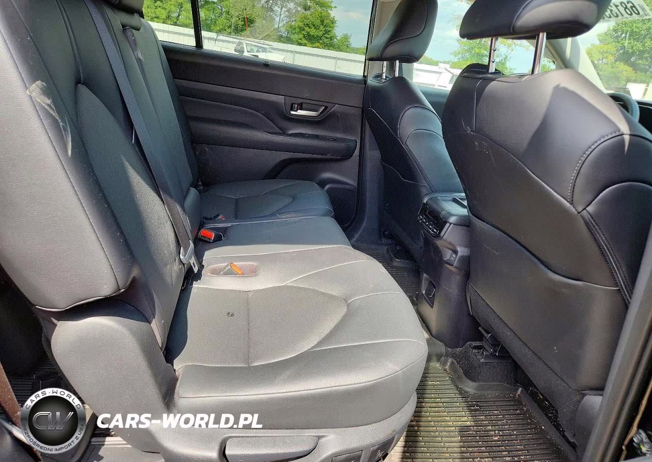 2026 Toyota Grand Highlander Xle VIN:5TDAAAB54TS105660 - 10