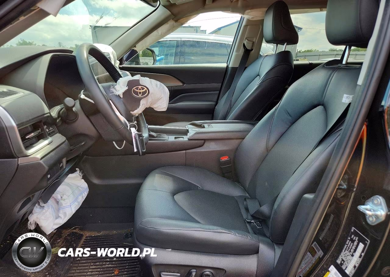 2026 Toyota Grand Highlander Xle VIN:5TDAAAB54TS105660 - 7