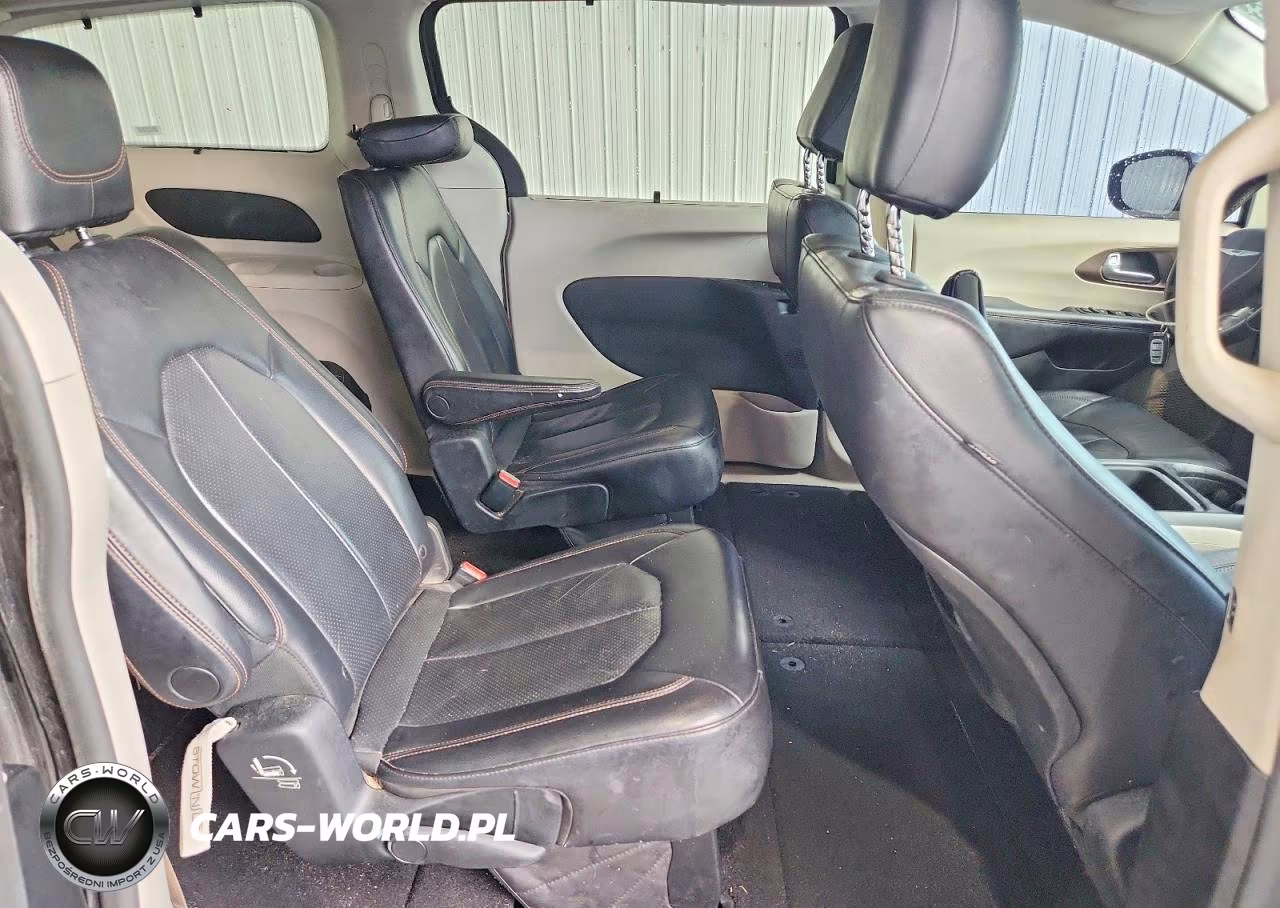 2018 Chrysler Pacifica Touring L VIN:2C4RC1BG4JR120244 - 11