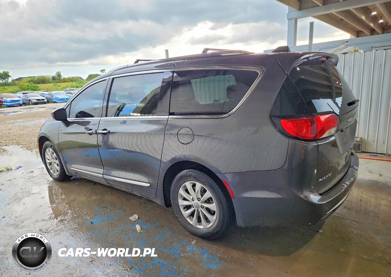 2018 Chrysler Pacifica Touring L VIN:2C4RC1BG4JR120244 - 2