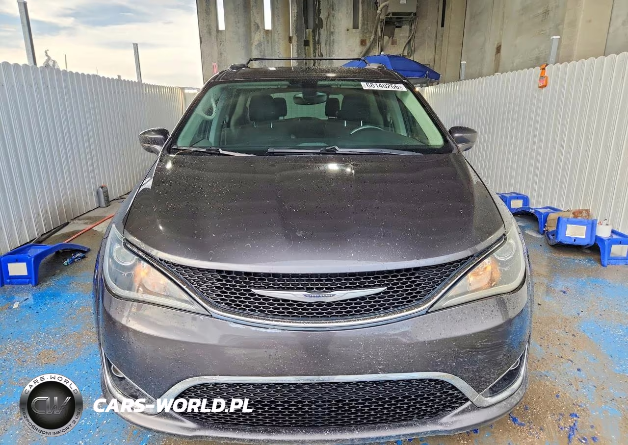 2018 Chrysler Pacifica Touring L VIN:2C4RC1BG4JR120244 - 5