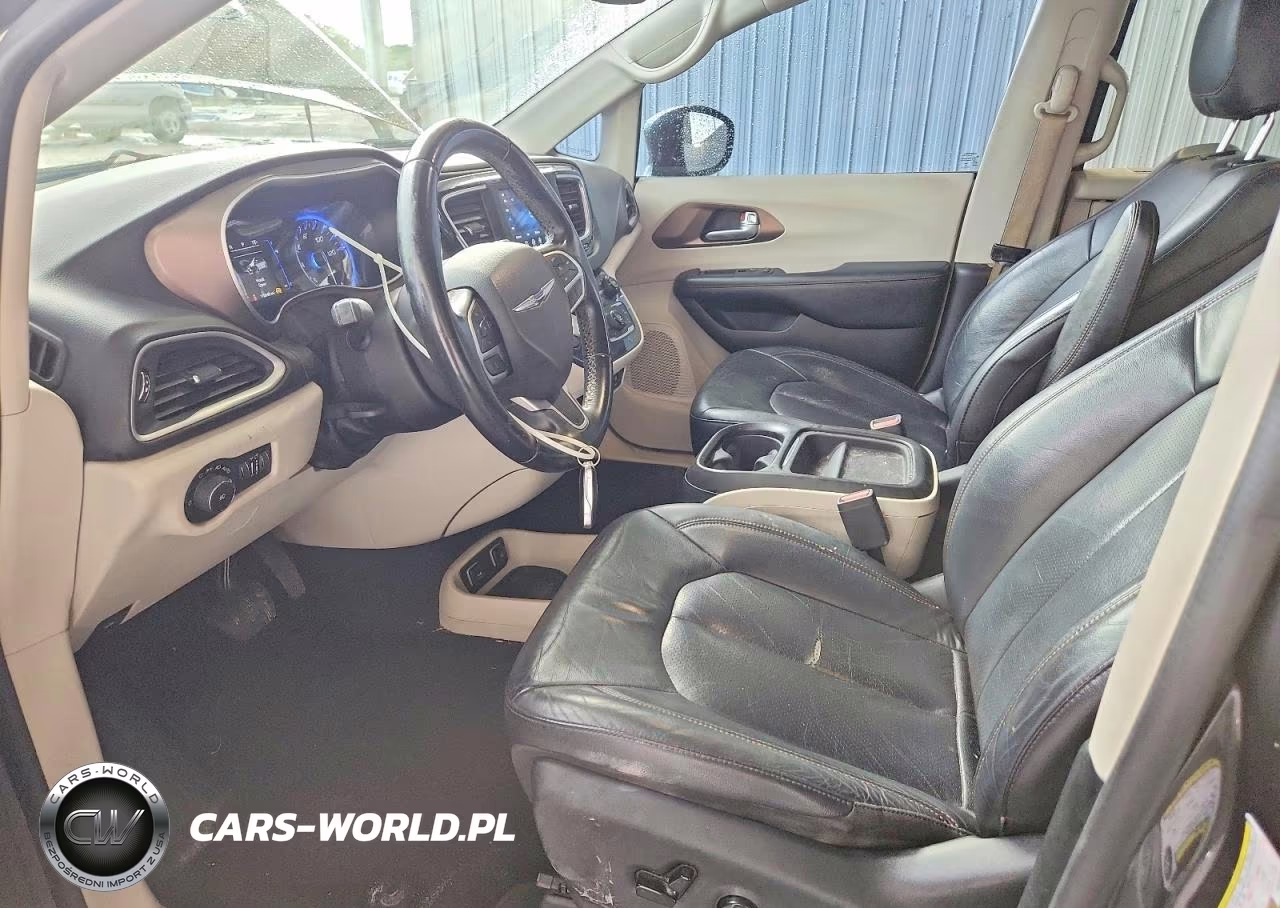 2018 Chrysler Pacifica Touring L VIN:2C4RC1BG4JR120244 - 7
