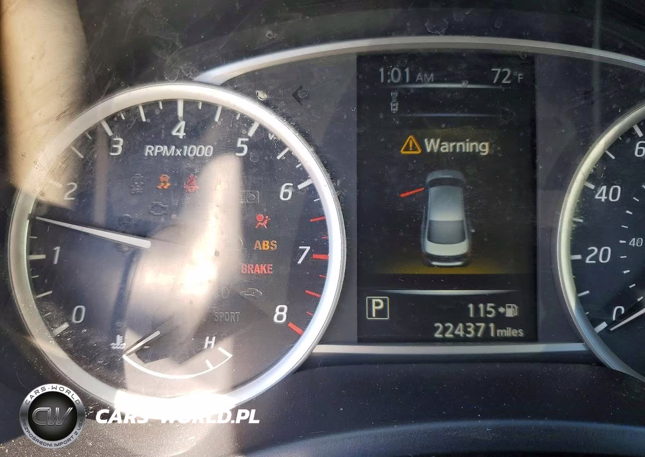 2018 Nissan Sentra S VIN:3N1AB7AP2JY216414 - 9