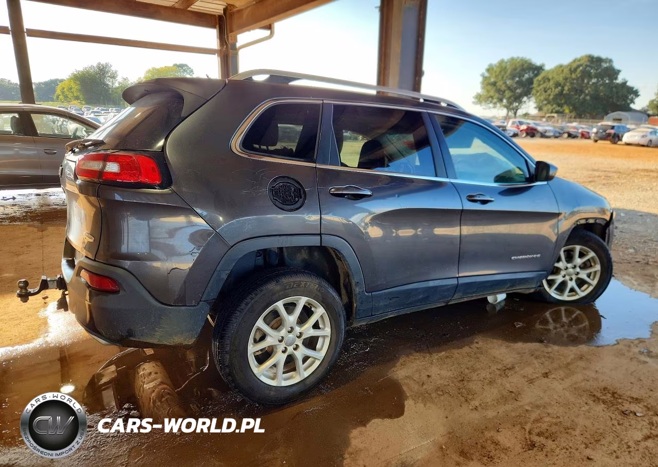 2015 Jeep Cherokee Latitude VIN:1C4PJMCS8FW740188 - 3