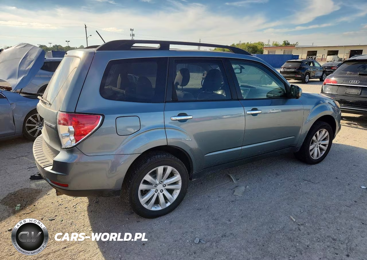 2012 Subaru Forester 2.5X Premium VIN:JF2SHBDC8CH415818 - 3