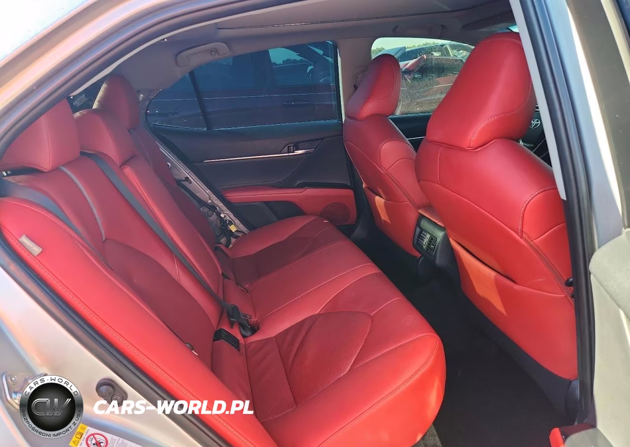 2018 Toyota Camry Xse VIN:4T1B61HK9JU067883 - 10