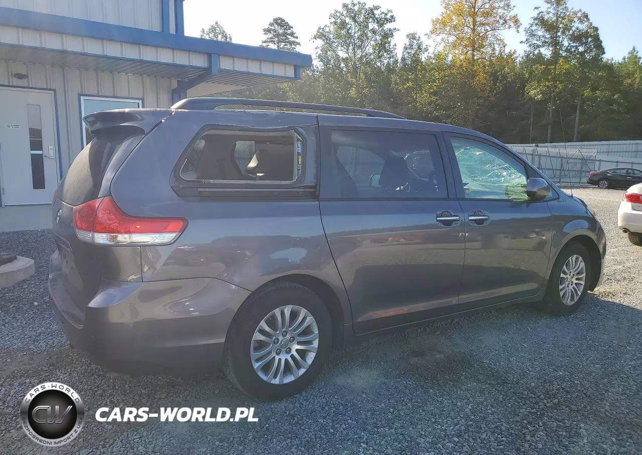 2012 Toyota Sienna Xle 8-Passenger VIN:5TDYK3DC2CS263899 - 3
