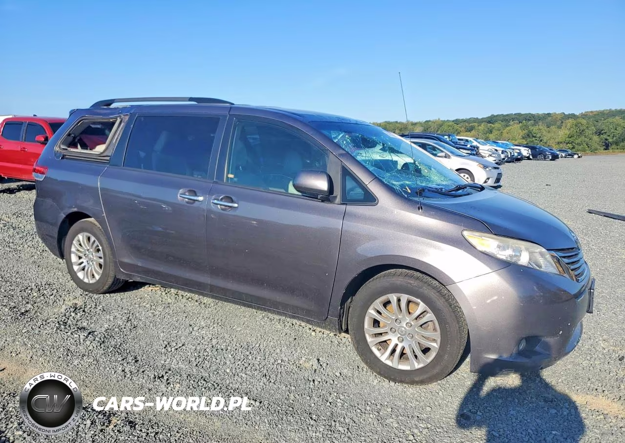 2012 Toyota Sienna Xle 8-Passenger VIN:5TDYK3DC2CS263899 - 4
