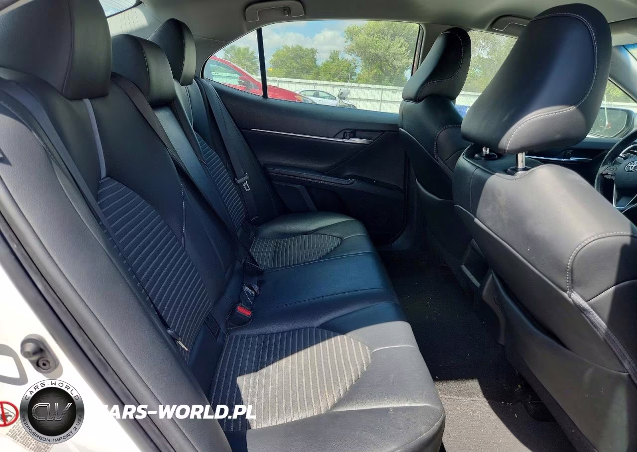 2018 Toyota Camry Se VIN:4T1B11HK2JU050115 - 10