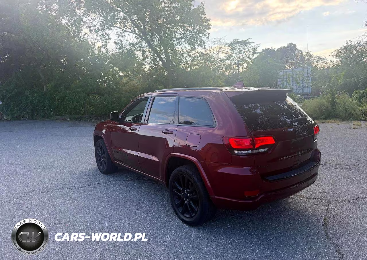 2018 Jeep Grand Cherokee Laredo VIN:1C4RJFAG5JC203176 - 3