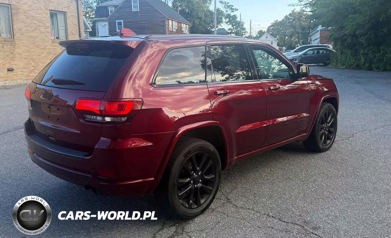 2018 Jeep Grand Cherokee Laredo VIN:1C4RJFAG5JC203176 - 4
