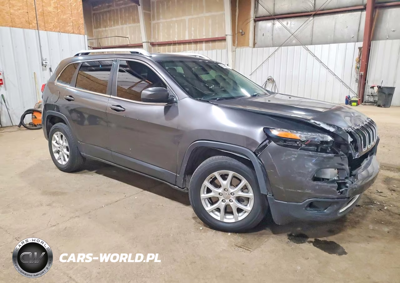 2015 Jeep Cherokee Latitude VIN:1C4PJMCB6FW738956 - 4