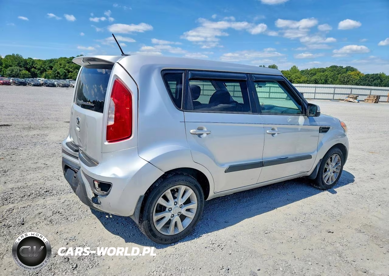 2013 Kia Soul + VIN:KNDJT2A6XD7762193 - 3