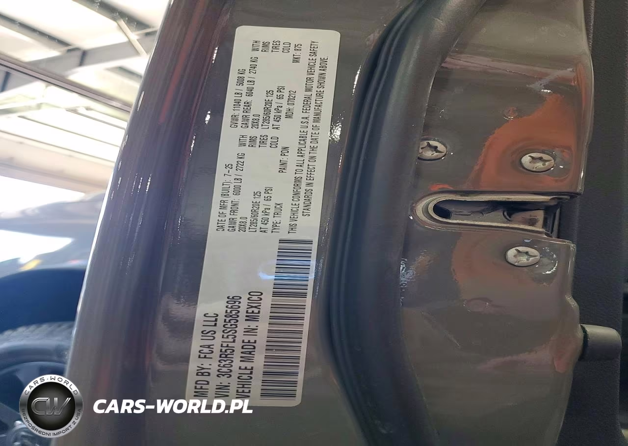 2025 Ram 2500 Laramie VIN:3C63R5FL5SG585696 - 12