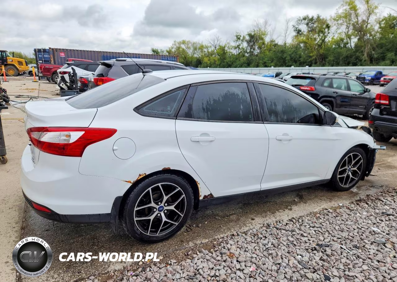 2014 Ford Focus Se VIN:1FADP3F26EL335086 - 3